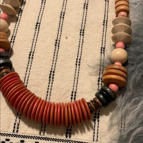 🌼 Antique Wood Beaded Necklace - 60s 🌼 - Picture 4 of 6